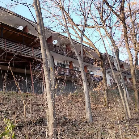 Hunters 40 Lakes - Back To Basic Ostello Asenovgrad