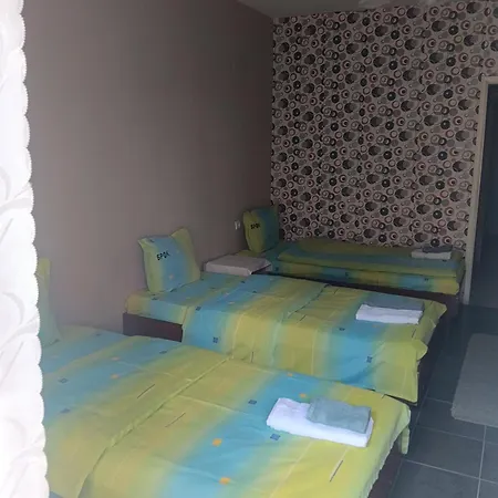 Hunters 40 Lakes - Back To Basic Hostel