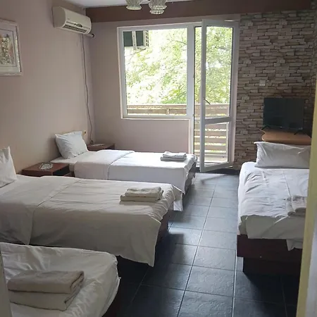 Hunters 40 Lakes - Back To Basic Hostel Azenograd
